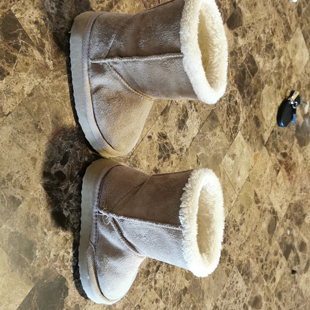 Toddler girls comfy booties! - Picture 4 of 5